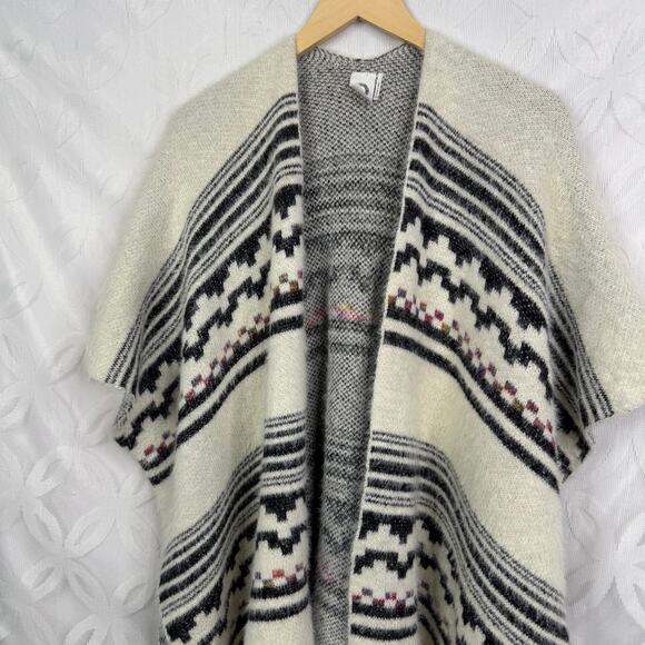 Anthropologie Akemi + Kin Tallulah Eyelash Knit Plush Aztec Print Poncho - Picture 5 of 7